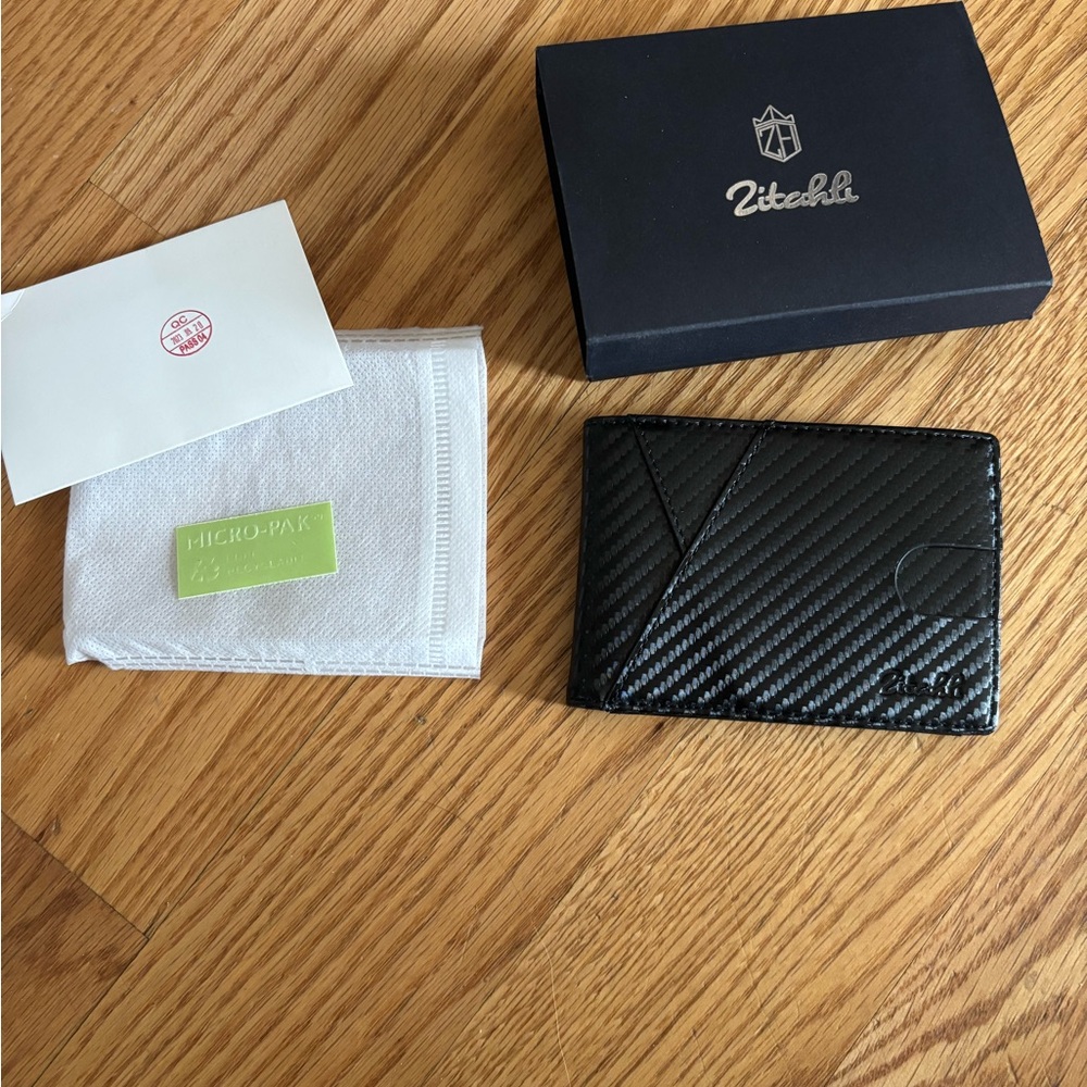Black slim wallet for men, RFID blocking tech (protects unauthorized scans) NEW